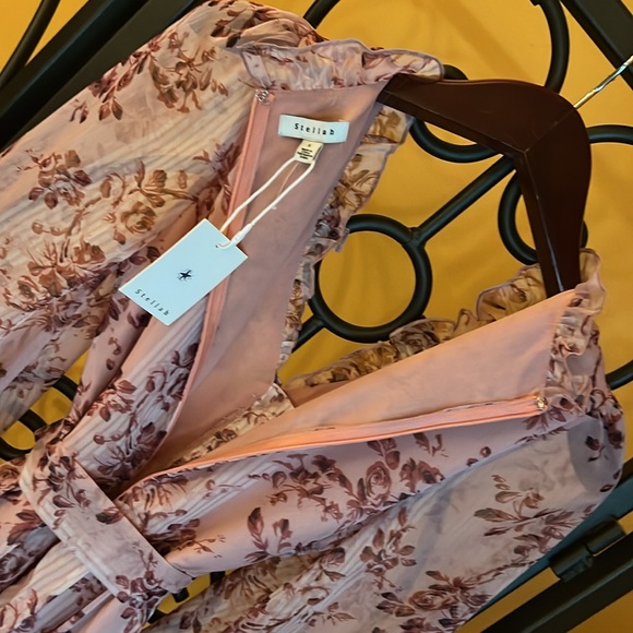 STELLAH Blush Floral Dress - Picture 12 of 16
